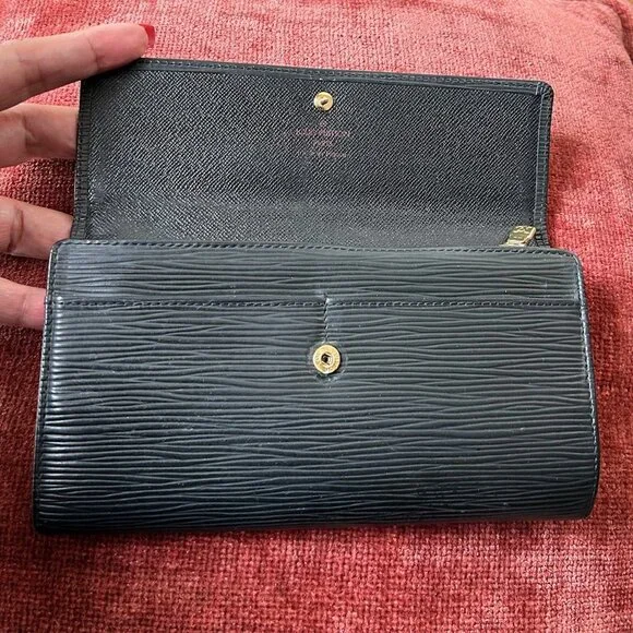 LOUIS VUITTON Epi Leather Wallet Black - Picture 4 of 9